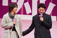 仲良しな倉悠貴（左）と佐野勇斗（右）