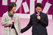 仲良しな倉悠貴（左）と佐野勇斗（右）