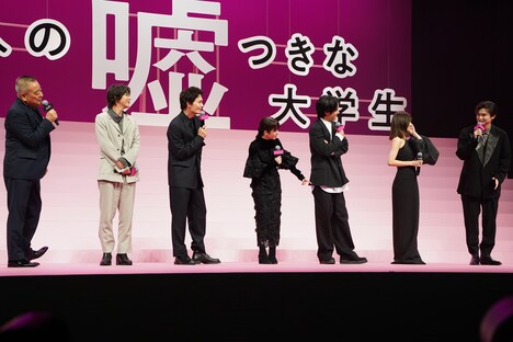 足が震えるほど緊張していると話す西垣匠（右端）