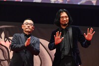 左から武正晴、青木崇高