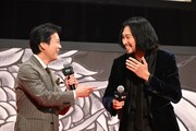 青木崇高（右）の挨拶に「声が大きい！」とツッコむ唐沢寿明（左）