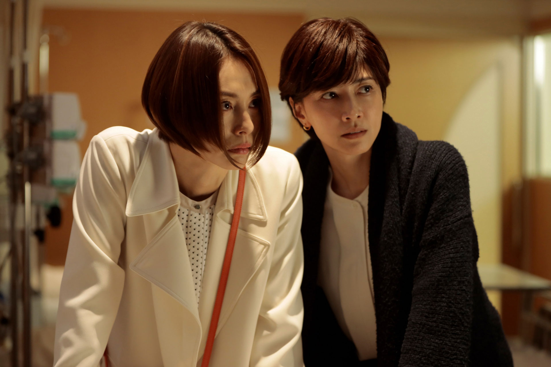 劇場版ドクターX」ナレーター・田口トモロヲが本編出演、八木莉可子と