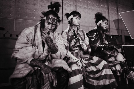 「八犬伝」オフショットより、左から佳久創、藤岡真威人、上杉柊平