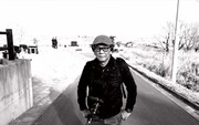 「誰か記者はいないのか? 烏賀陽がいる」場面写真
