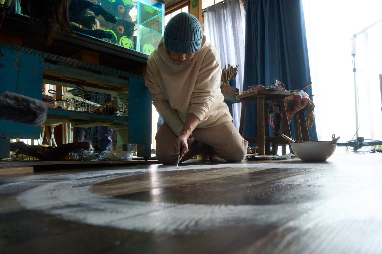 「まる」堂本剛が◯を描くメイキング写真、第2弾入場者特典の配布も決定