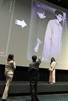 原作者ヨンキの描き下ろしイラストに喜ぶ八村倫太郎（中央）と柳俊太郎（左）