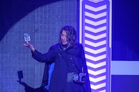 MCの松本寛也は、ショーでは錬金連合の幹部を演じた