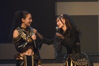 左から宮原華音、坂巻有紗