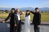 左から齋藤潤、柳葉敏郎、福本莉子、本広克行