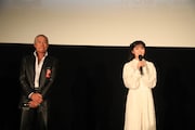 左から柳葉敏郎、福本莉子