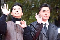 左から仲野太賀、山田孝之