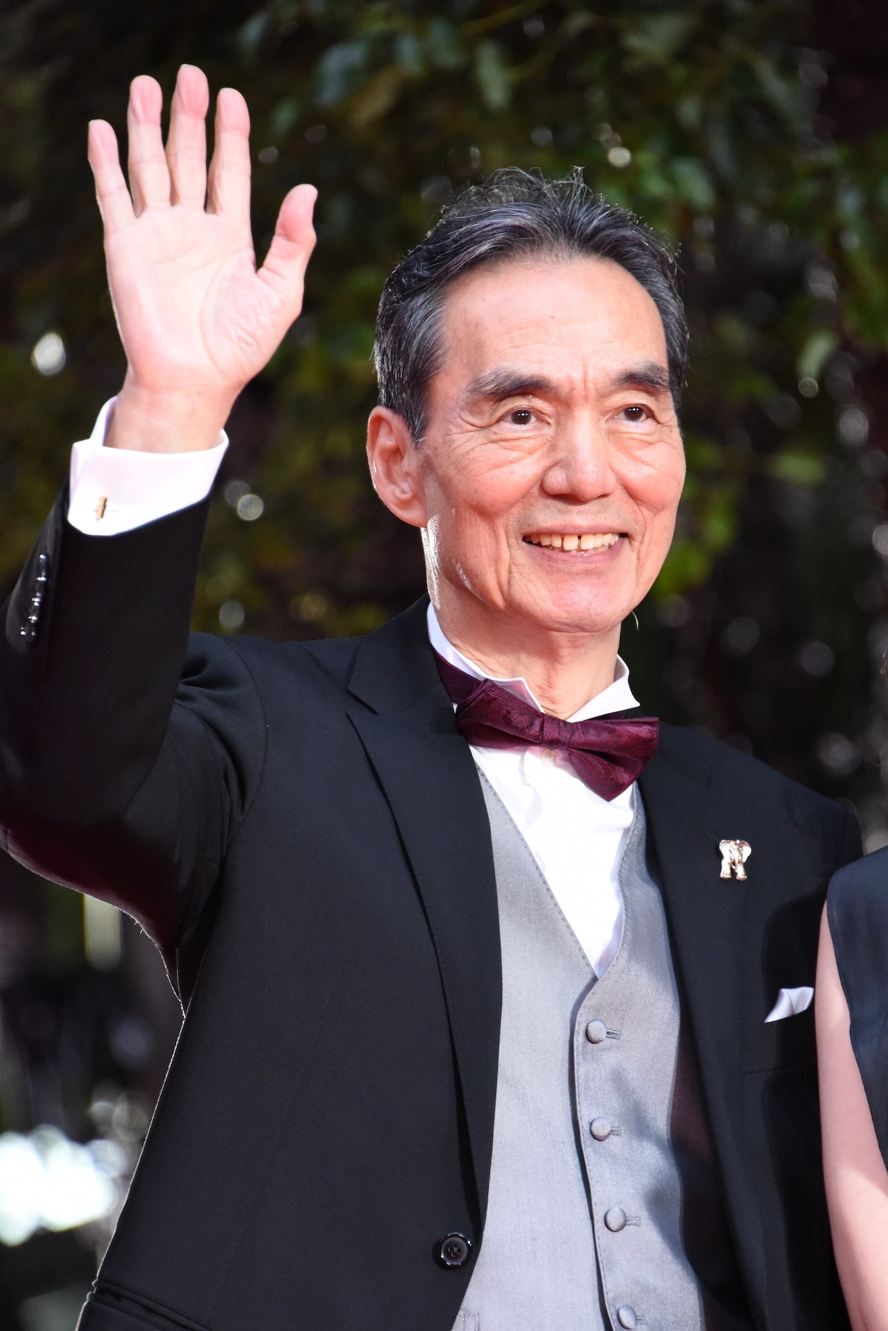 長塚京三