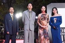 左から森田剛、成田凌、中村映里子、李杏