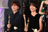 左から内田有紀、石橋静河