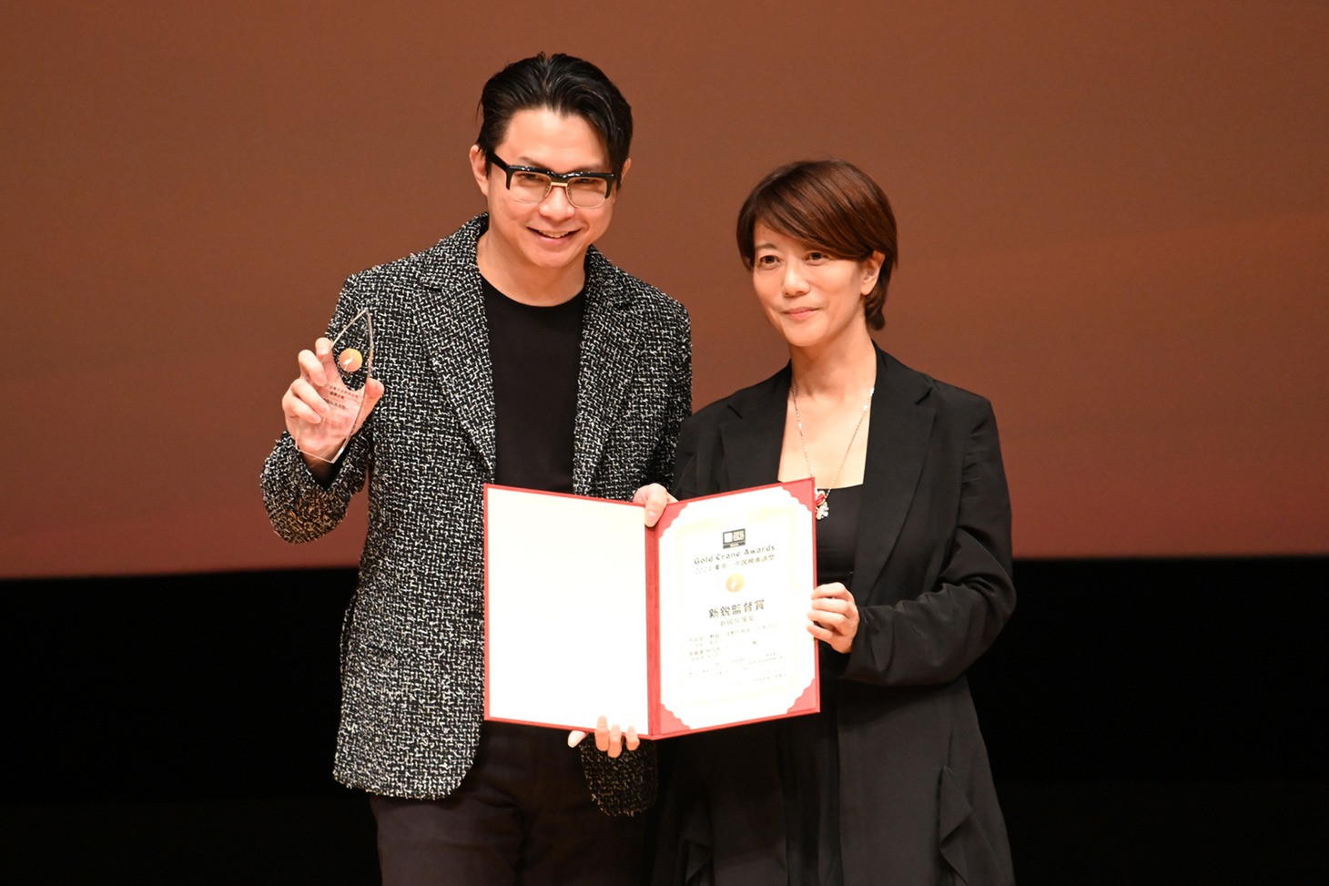 左からサム・クワー（柯汶利）、三島有紀子