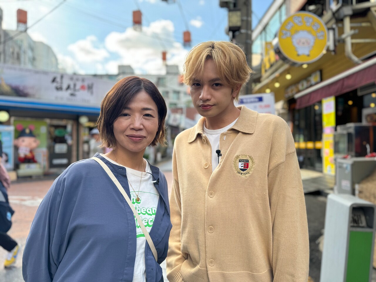 「世界頂グルメ」より、中島健人（右）と大久保佳代子（左）