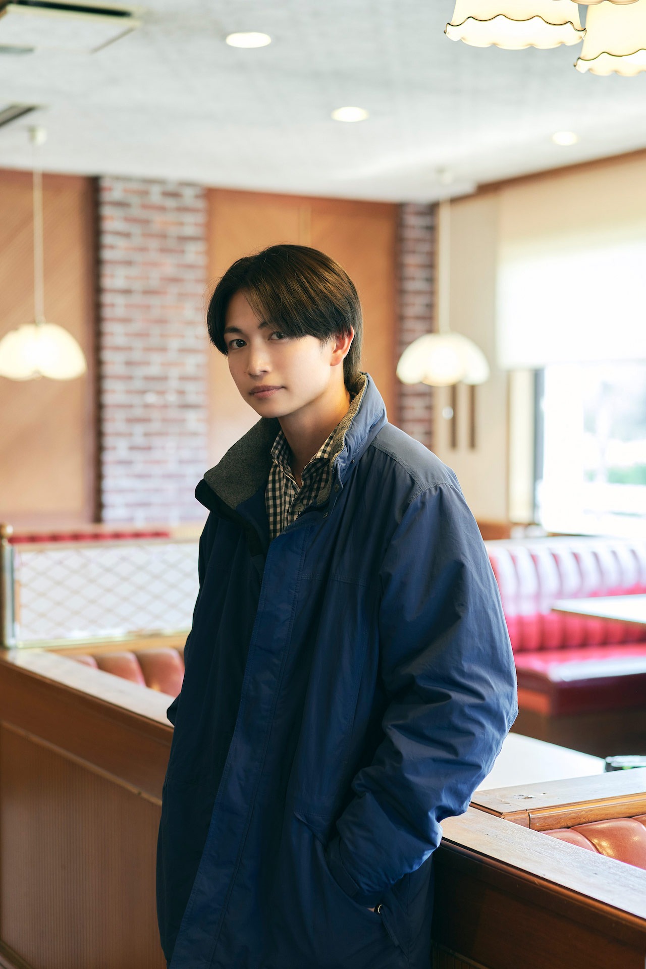田口役の綱啓永