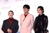 左から李杏、成田凌、中村映里子