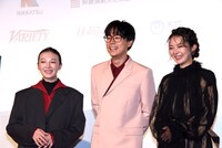 左から李杏、成田凌、中村映里子