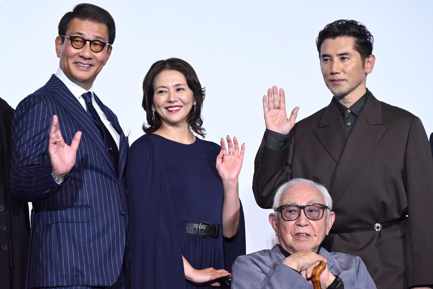 左から中井貴一、小泉今日子、倉本聰、本木雅弘
