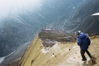 「Midnight Pizza Club 1st BLAZE Langtang Valley」収録カットより（撮影：仲野太賀）