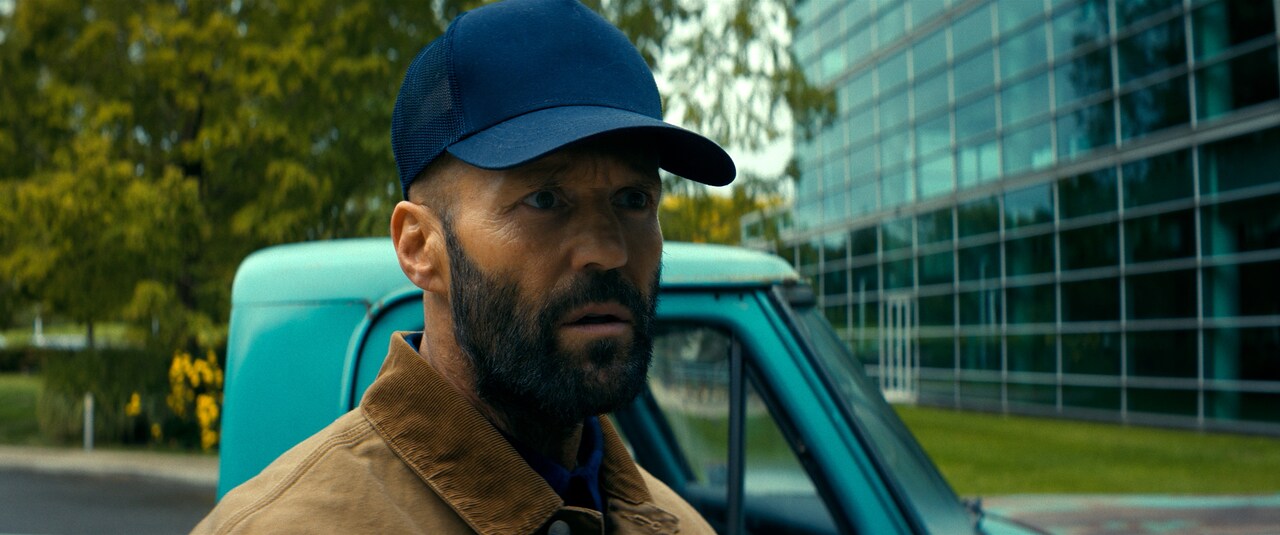 ジェイソン・ステイサムがガソリン持ってビル訪問、「ビーキーパー」新映像