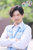 巻部忠雄役の宮下貴浩