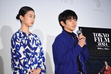 左から河合優実、黒崎煌代