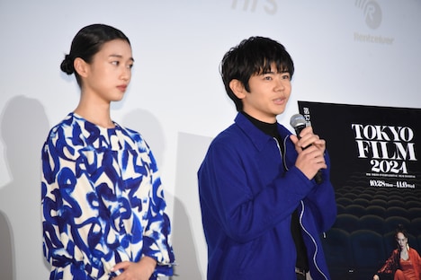 左から河合優実、黒崎煌代