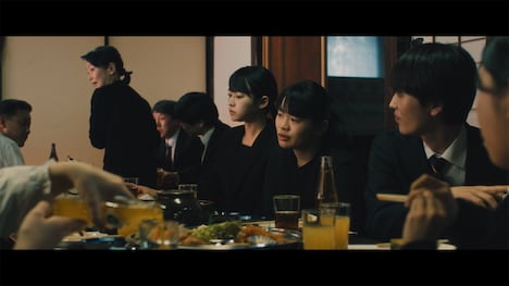 「港に灯がともる」場面写真