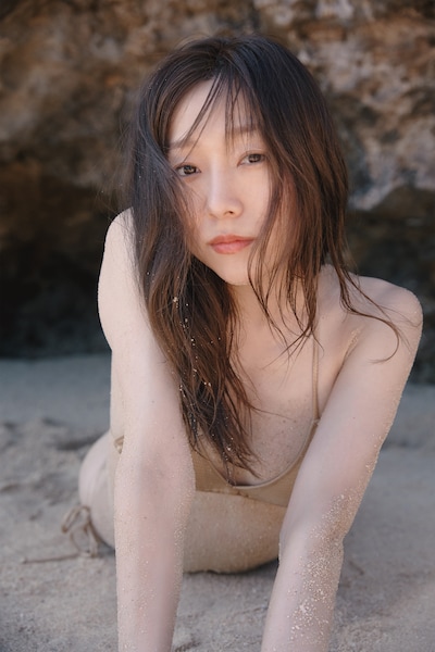 「須田亜香里写真集（タイトル未定）」先行カット（撮影：三宮幹史 / 講談社）