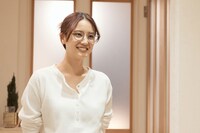 「私たちが恋する理由 Another Story」より、山崎紘菜演じる先輩・市川絢香
