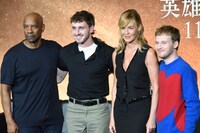 左からデンゼル・ワシントン、ポール・メスカル、コニー・ニールセン、フレッド・ヘッキンジャー