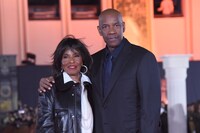 デンゼル・ワシントン（右）と妻のポーレッタ・ワシントン（左）