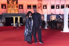 デンゼル・ワシントン（右）と妻のポーレッタ・ワシントン（左）