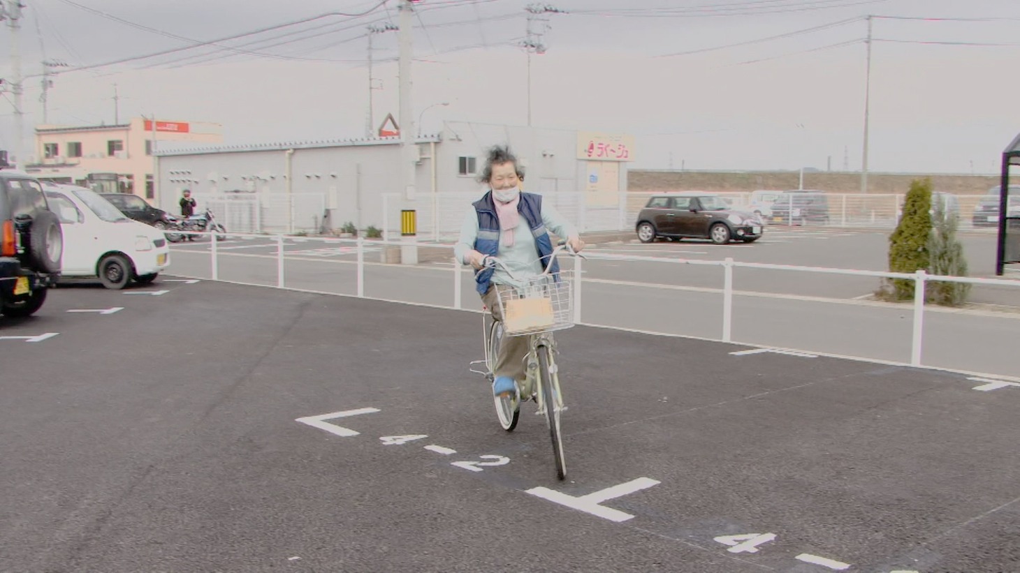「風に立つ愛子さん」場面写真