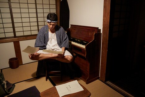 映画「シンペイ～歌こそすべて」より、中村橋之助演じる中山晋平。