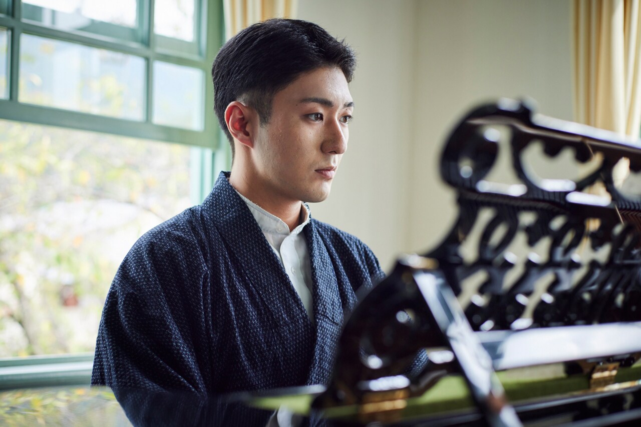 中村橋之助が作曲家の生涯演じる「シンペイ」場面写真公開、染谷