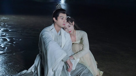 左からチェン・ジンコー（陳靖可）演じる祁炎、リー・ズーシュエン（李子璇）演じる黎萌萌