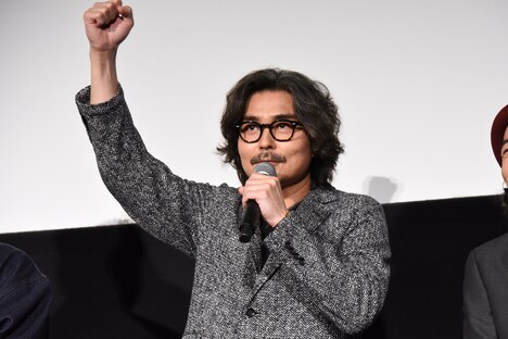 「納税しよう!」と呼び掛ける小澤征悦