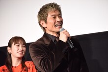 内野聖陽（中央）