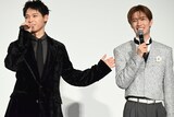 運命的な出会いを果たした相手として、山中柔太朗（右）を指す木村柾哉（左）