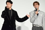 運命的な出会いを果たした相手として、山中柔太朗（右）を指す木村柾哉（左）