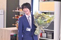 達成感をにじませた笑顔を見せる塩野瑛久