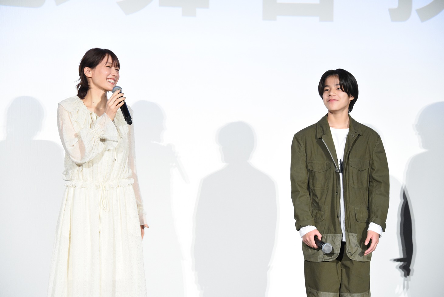 左から綾瀬はるか、大沢一菜