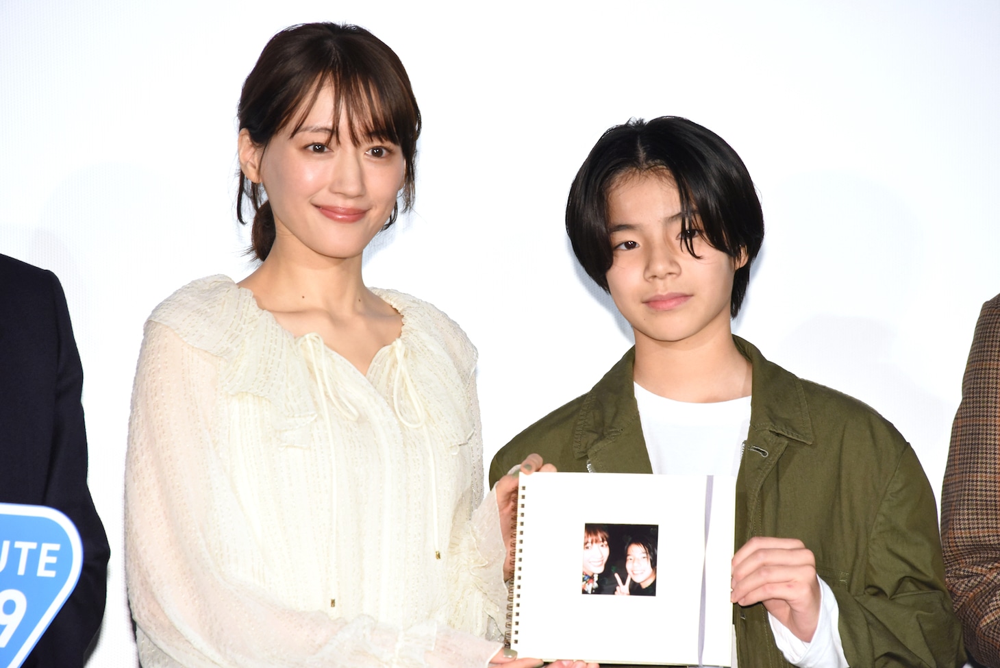 左から綾瀬はるか、大沢一菜