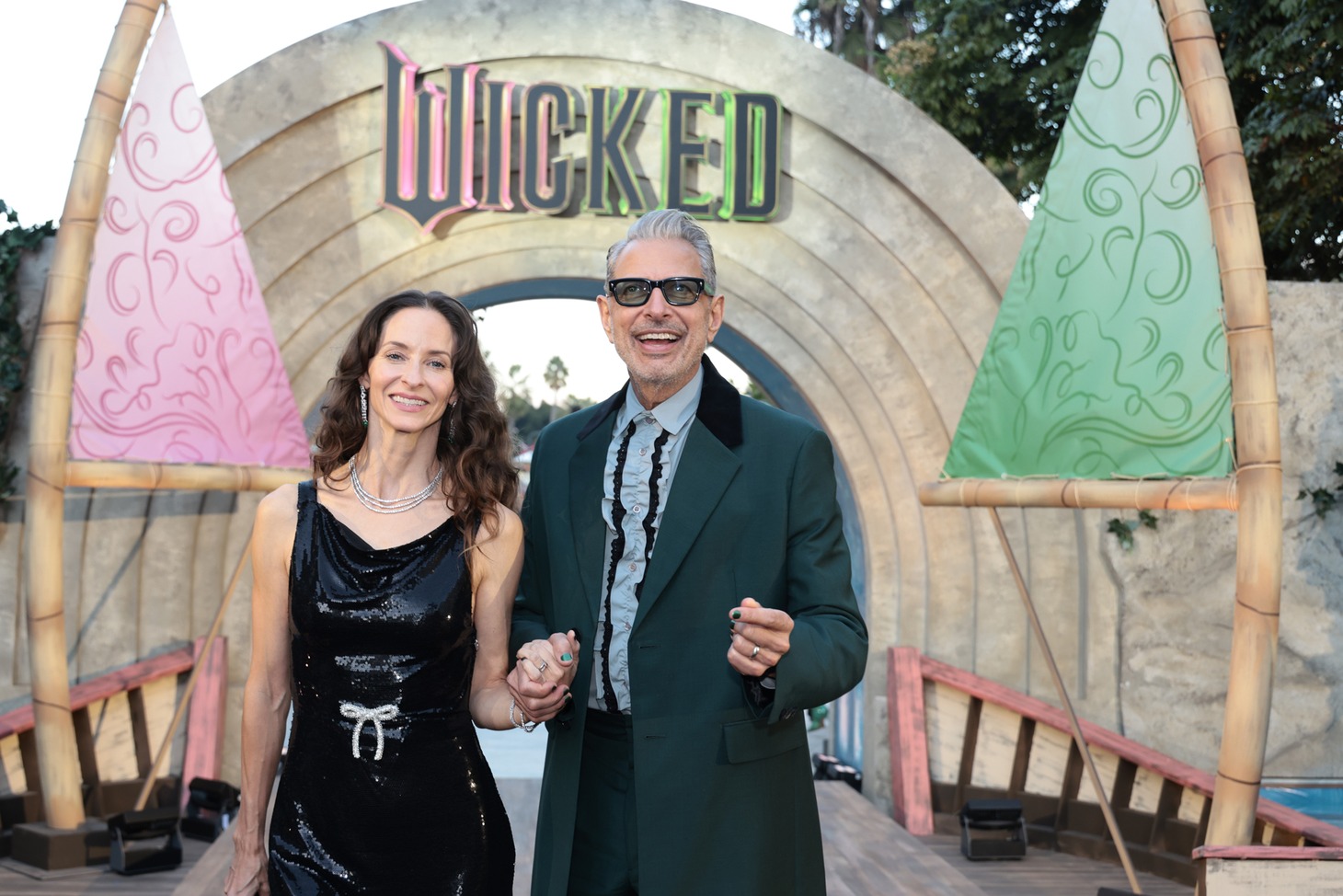 ジェフ・ゴールドブラム（右）と妻のエミリー・リヴィングストン（左）