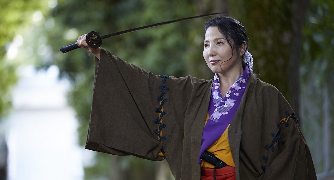 女殺陣師の山野亜紀が東久邇宮文化褒章を受章、殺陣の技術を次世代に継承する功績に