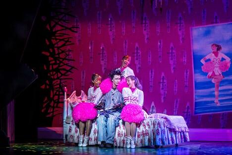 「エドワード・シザーハンズ ダンスバージョン」場面写真（Photo by Kaasam Aziz）