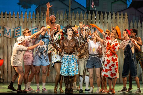 「エドワード・シザーハンズ ダンスバージョン」場面写真(Photo by Kaasam Aziz)